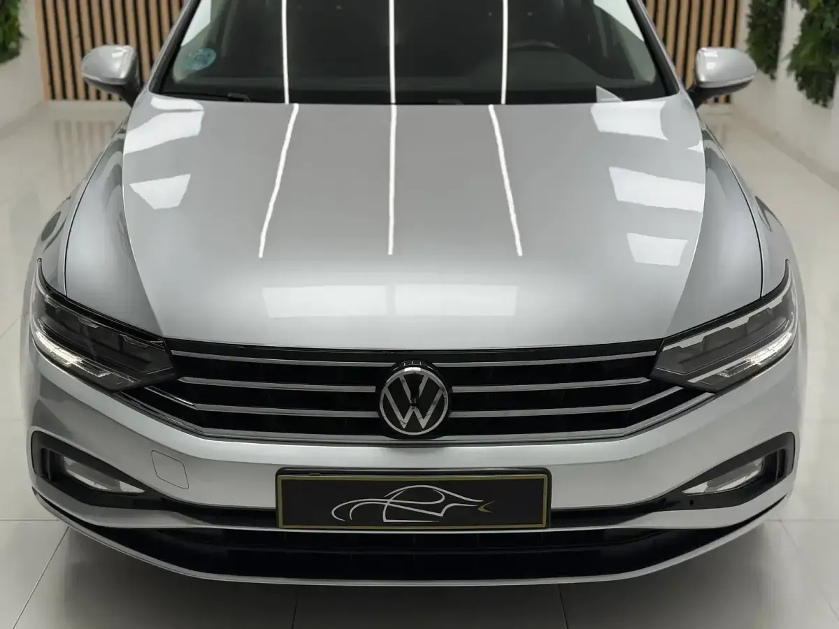 Usado VW Passat Business 122 CV (89 kW) 2021 Gris Berlina