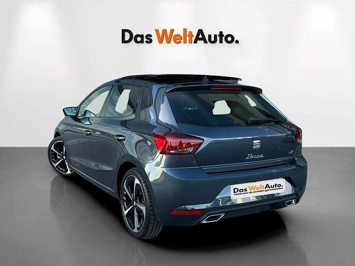Usado Seat Ibiza FR 110 CV (80 kW) 2022 Gris Utilitario