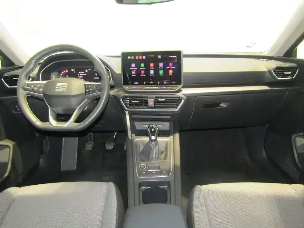 Usado Seat Leon Style 116 CV (85 kW) 2025 Gris Familiar