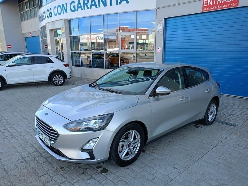 Usado Ford Focus Trend 125 CV (91 kW) 2021 Gris / plata Berlina