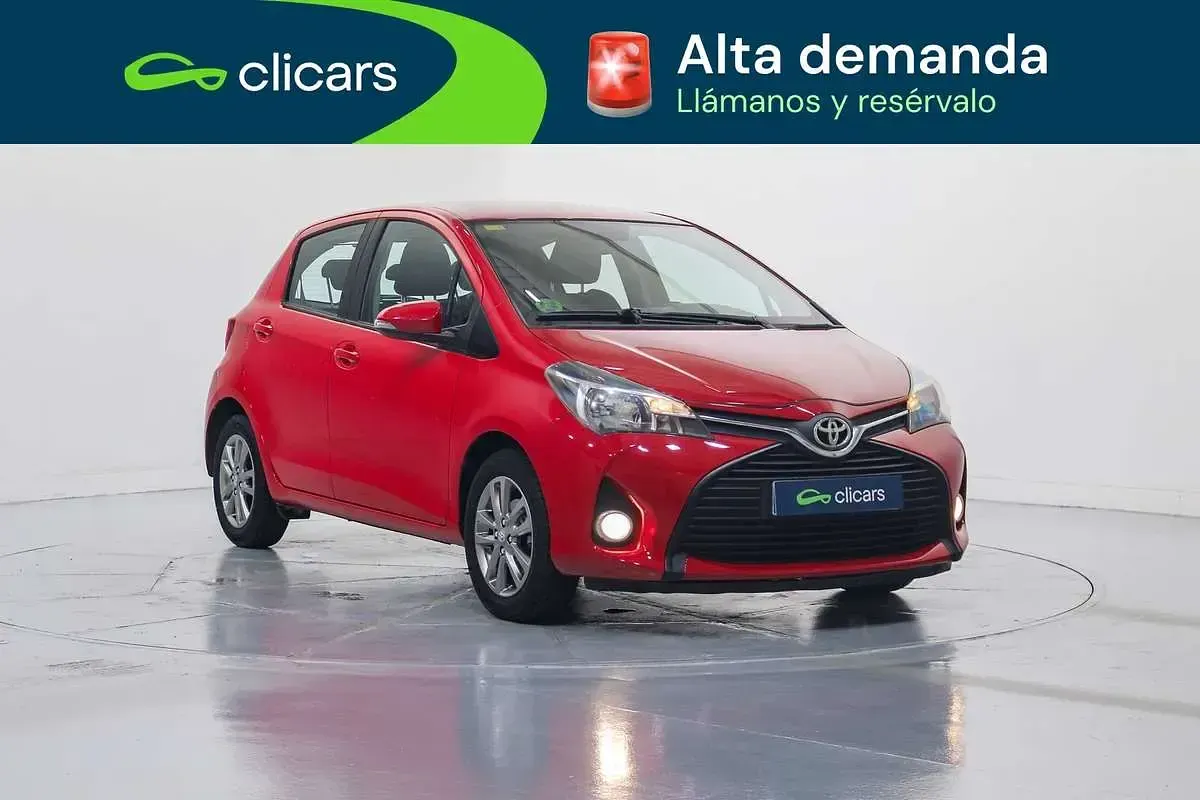 Usado Toyota Yaris Active 69 CV (50 kW) 2016 Rojo Utilitario