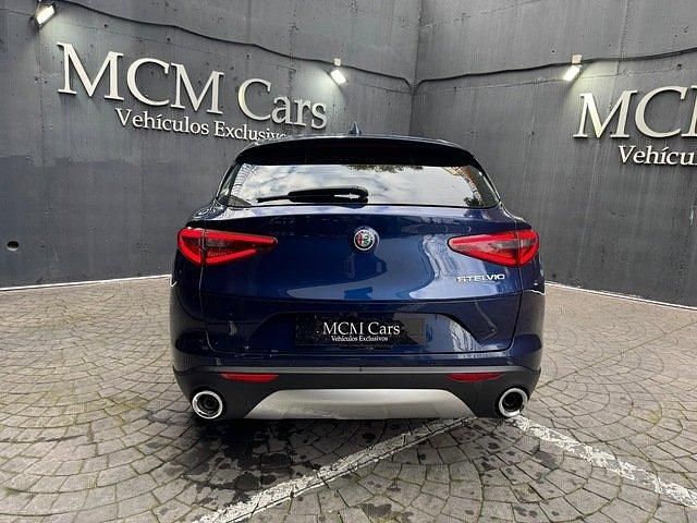 Usado Alfa Romeo Stelvio Super 180 CV (132 kW) 2017 Azul SUV