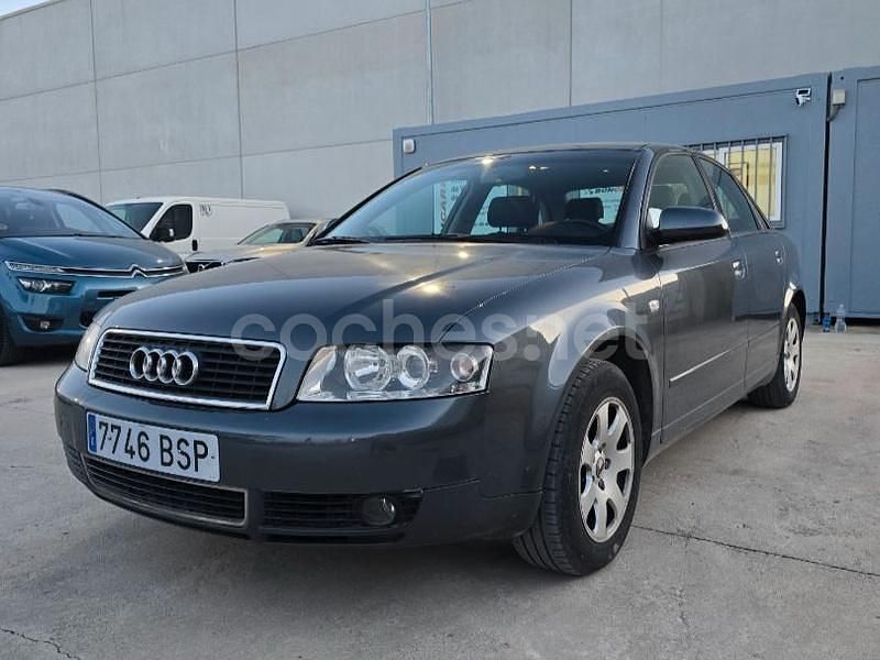 Gris / plata Usado 2002 Audi A4 Berlina | 3500 € (Precio justo) - Imagen 1/4