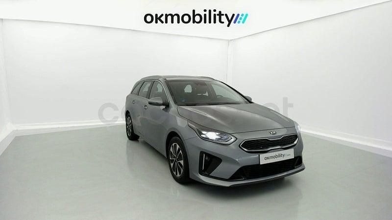 Usado Kia Ceed 120 CV (88 kW) 2021 Gris / plata Utilitario