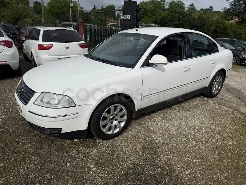 Usado VW Passat Comfortline 130 CV (95 kW) 2004 Blanco Berlina