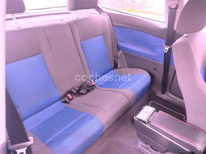 Usado VW Polo Trendline 75 CV (55 kW) 2003 Azul Berlina