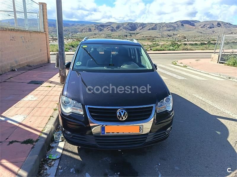 Usado VW Touran Edition 105 CV (77 kW) 2010 Negro Monovolumen