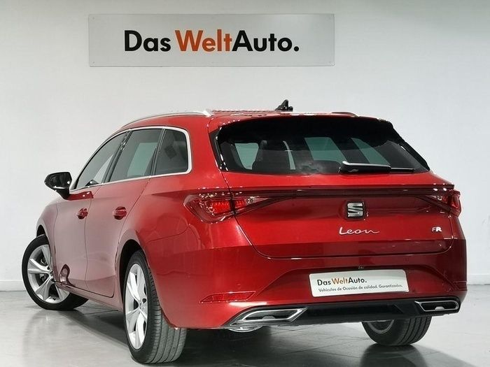 Rojo Usado 2024 Seat Leon ST FR Familiar | 25.490 € (Precio justo) - Imagen 1/4