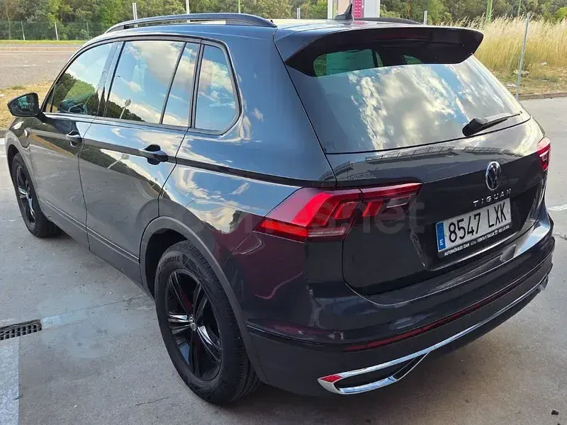 Usado VW Tiguan Sportline 150 CV (110 kW) 2022 Beige SUV