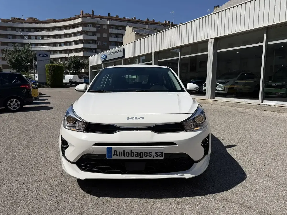 Usado Kia Rio 100 CV (73 kW) 2022 Blanco Berlina