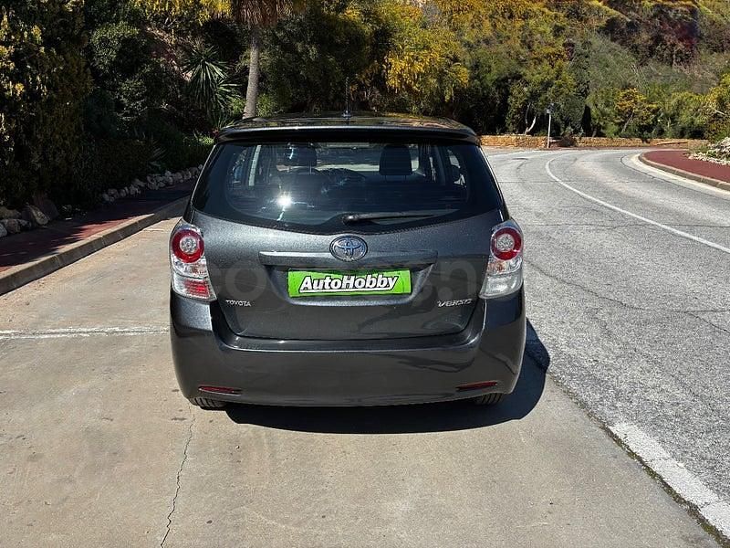 Usado Toyota Verso Active 126 CV (92 kW) 2009 Gris / plata Monovolumen