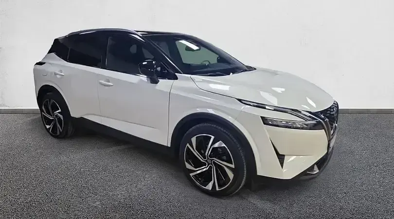 Usado Nissan Qashqai Tekna 158 CV (116 kW) 2023 Lunar white con techo midnight SUV