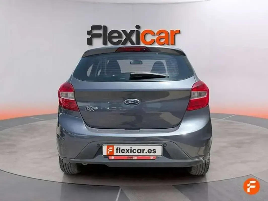 Usado Ford Ka Plus 69 CV (50 kW) 2017 Azul Utilitario