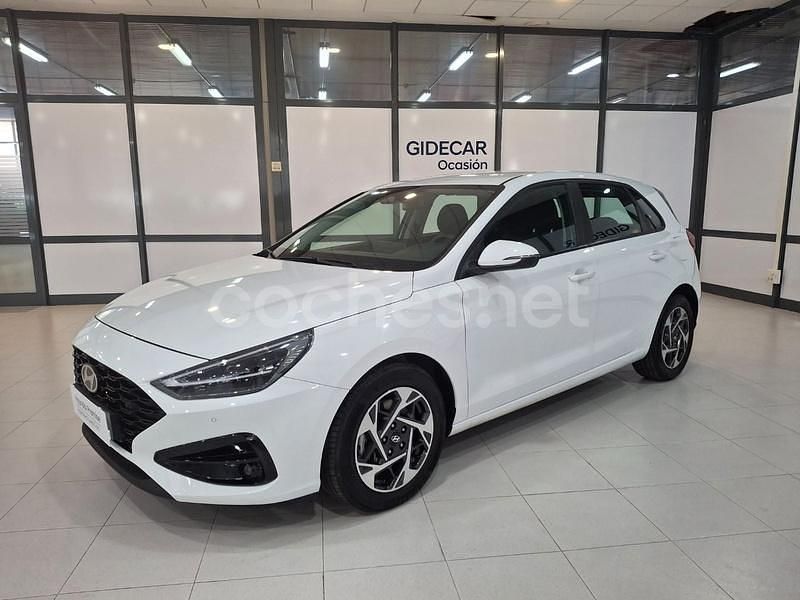 Blanco Usado 2024 Hyundai i30 Berlina | 22.480 € (Precio justo) - Imagen 1/4