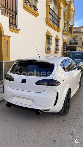Usado Seat Leon Sport 105 CV (77 kW) 2008 Blanco Berlina