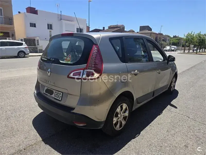 Usado Renault Scenic E-Tech Authentique 110 CV (80 kW) 2010 Beige Monovolumen