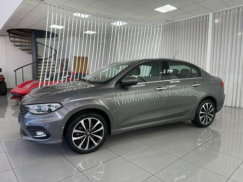 Usado Fiat Tipo Lounge 95 CV (69 kW) 2019 Gris Berlina