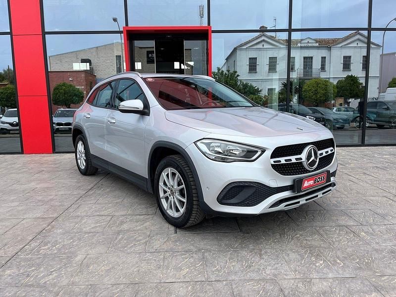 Käytetty Mercedes GLA180 115 HP (84 kW) 2022 Harmaa Katumaasturi