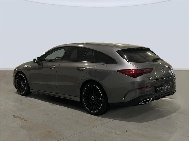 Usado Mercedes CLA200 Shooting Brake 150 CV (110 kW) 2024 Gris montaña Familiar