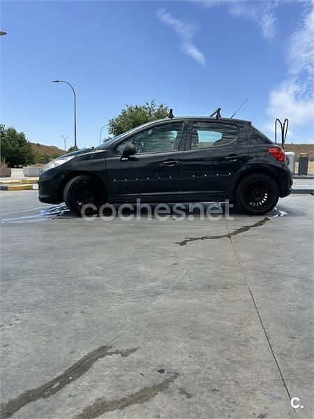 Usado Peugeot 207 70 CV (51 kW) 2007 Negro Berlina