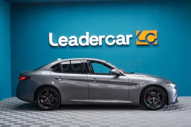 Usado Alfa Romeo Giulia Sprint 190 CV (139 kW) 2021 Gris Berlina
