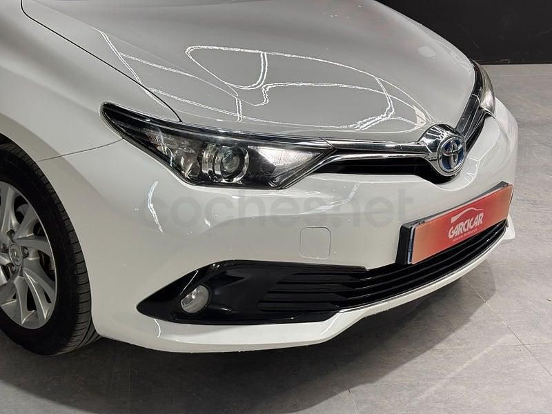 Usado Toyota Auris Hybrid Active 136 CV (100 kW) 2019 Blanco Berlina