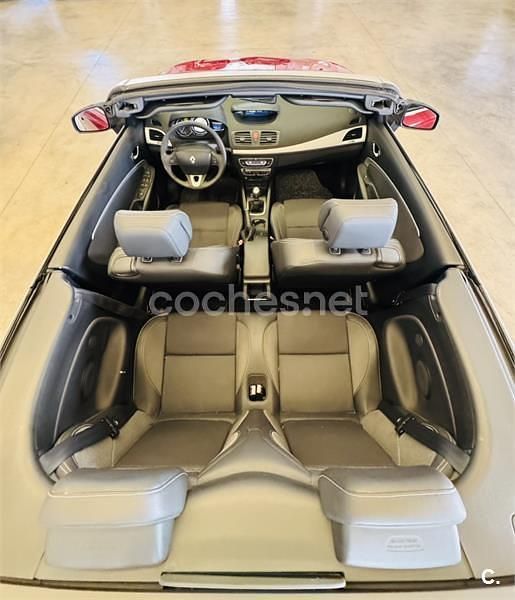 Usado Renault Mégane Cabriolet Dynamique 110 CV (80 kW) 2010 Granate Descapotable