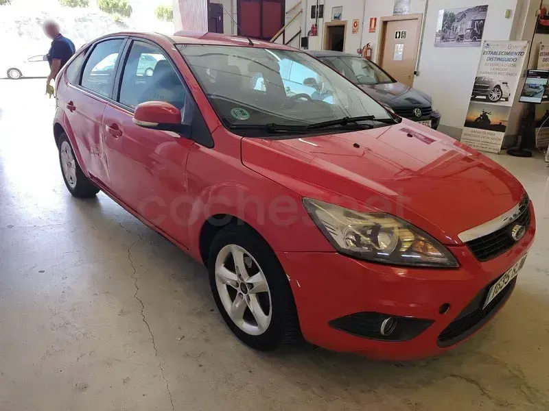 Käytetty Ford Focus Trend 100 HP (73 kW) 2008 Punainen Sedan