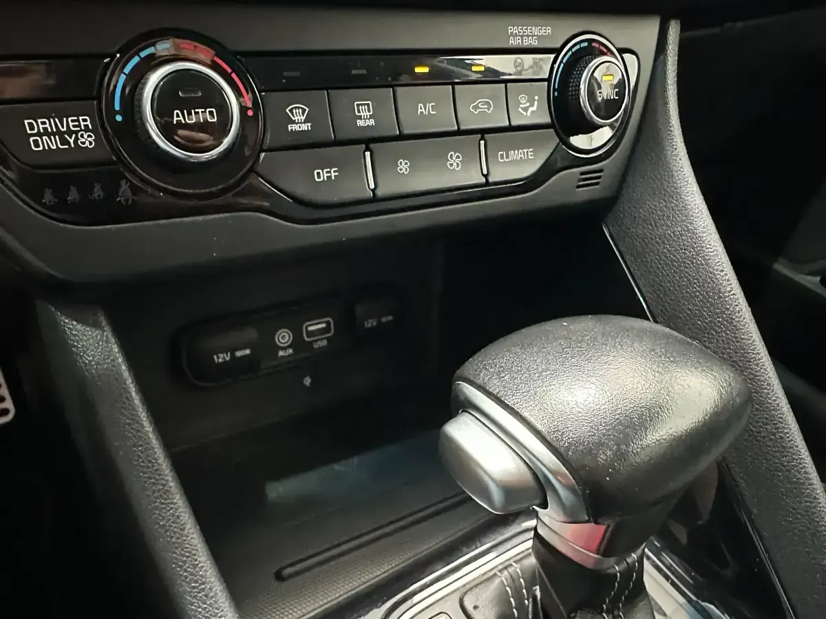 Usado Kia Niro 141 CV (103 kW) 2018 Azul SUV