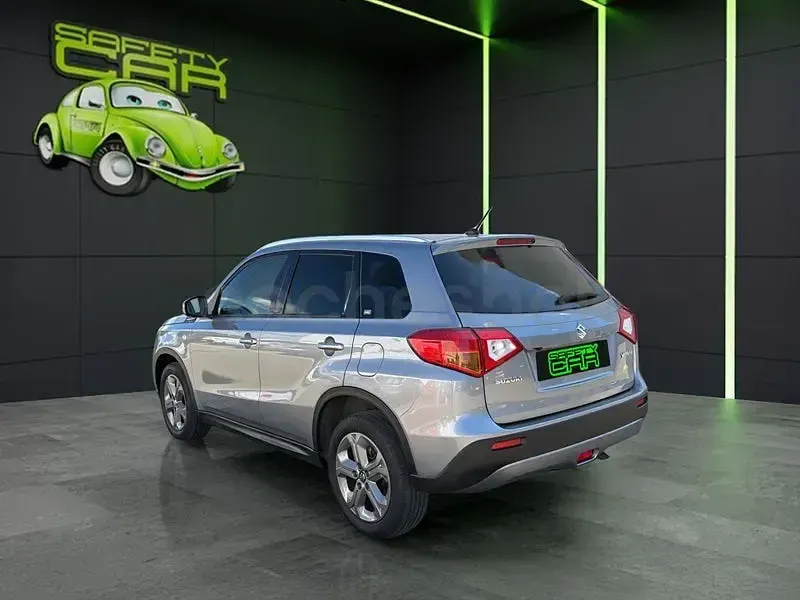 Usado Suzuki Vitara GL 120 CV (88 kW) 2016 Gris / plata SUV