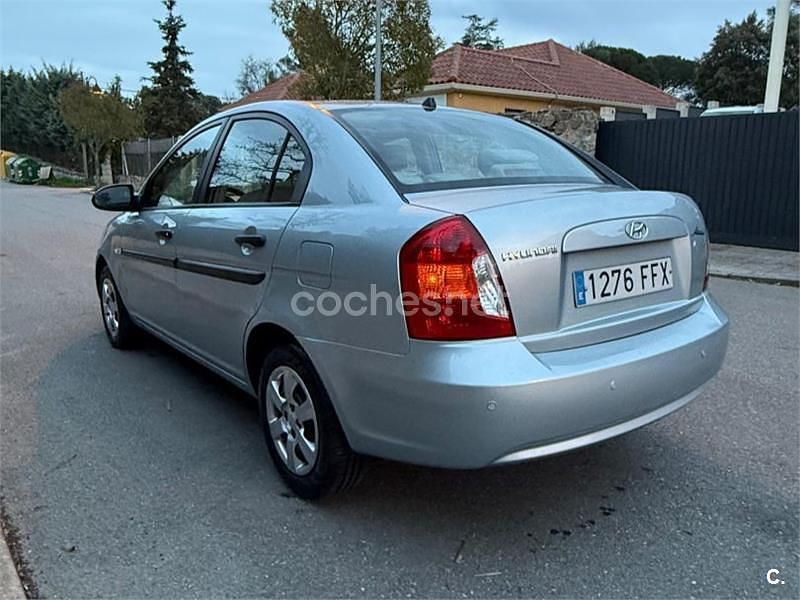Usado Hyundai Accent 110 CV (80 kW) 2006 Gris / plata Berlina