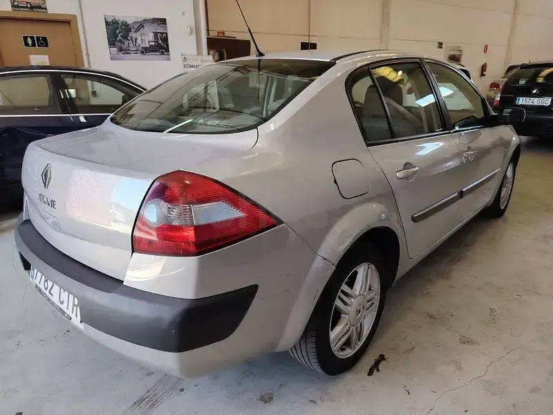 Usado Renault Mégane Expression 120 CV (88 kW) 2004 Gris / plata Berlina