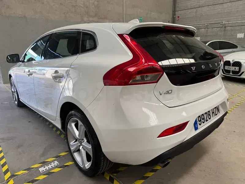 Usado Volvo V40 Momentum 190 CV (139 kW) 2014 Blanco Berlina