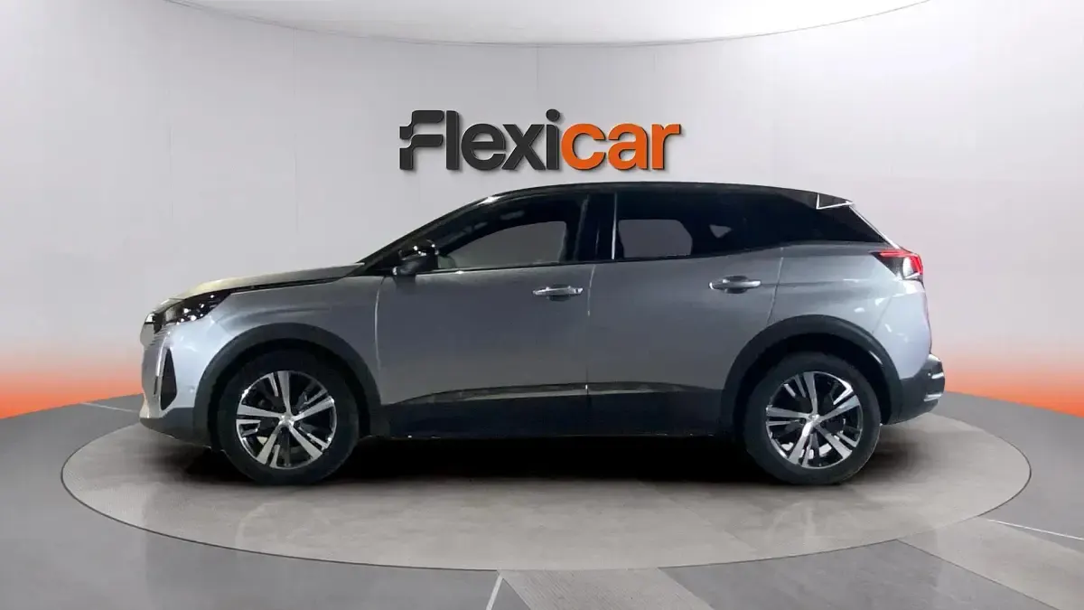 Usado Peugeot 3008 Allure 131 CV (96 kW) 2023 Gris SUV
