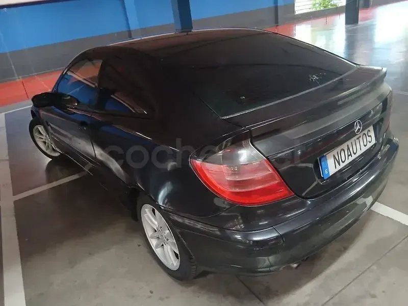 Usado Mercedes C180 129 CV (94 kW) 2001 Azul Berlina