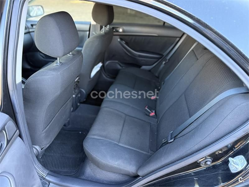 Usado Toyota Avensis Sol 129 CV (94 kW) 2006 Negro Berlina