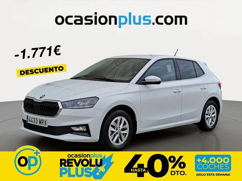 Usado Skoda Fabia Selection 95 CV (69 kW) 2024 Blanco Berlina