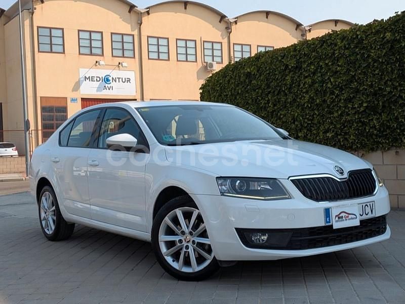 Blanco Usado 2015 Skoda Octavia Elegance Berlina | 14.950 € (Precio justo) - Imagen 1/4