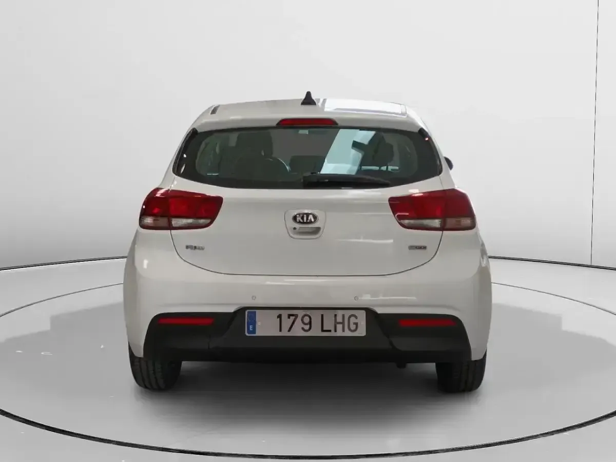 Usado Kia Rio 101 CV (74 kW) 2020 Blanco Berlina