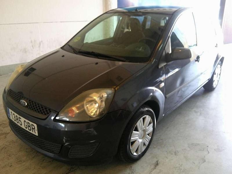 Gris Usado 2008 Ford Fiesta Ambiente Utilitario | 2990 € (Buen precio) - Imagen 1/4