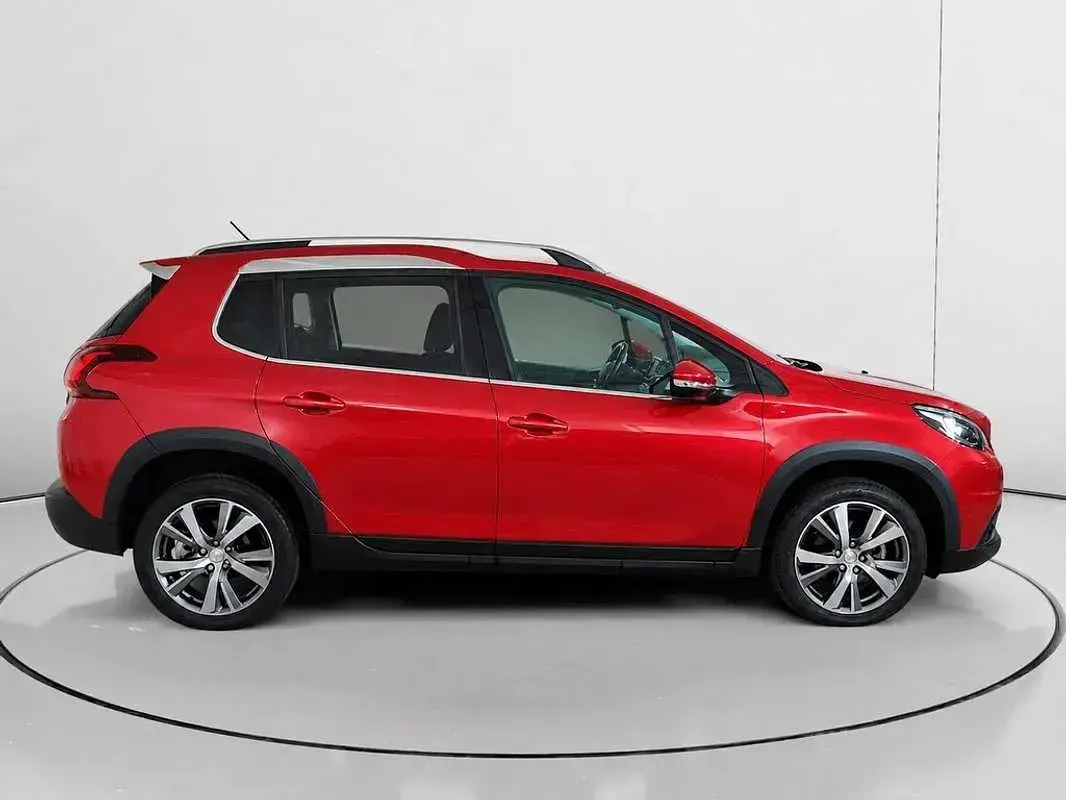 Usado Peugeot 2008 Allure 131 CV (96 kW) 2019 Rojo SUV