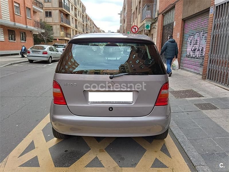 Usado Mercedes A160 Classic 102 CV (75 kW) 1998 Gris / plata Monovolumen