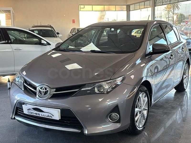 Usado Toyota Auris 132 CV (97 kW) 2015 Gris / plata Berlina