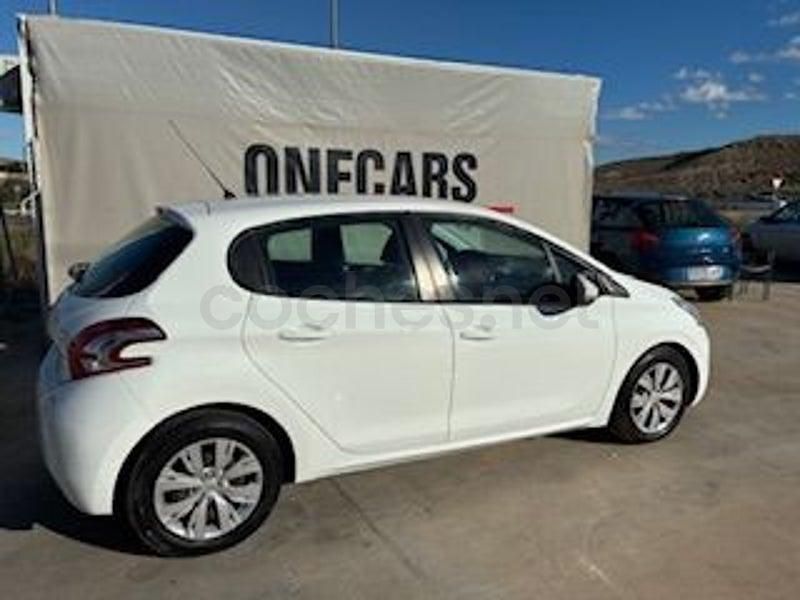 Usado Peugeot 208 Active 92 CV (67 kW) 2014 Blanco Utilitario