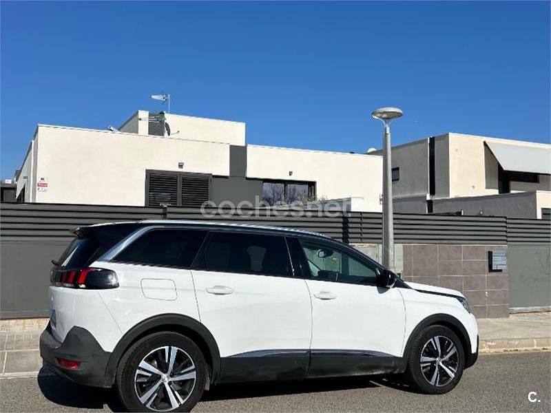 Usado Peugeot 5008 Allure 130 CV (95 kW) 2019 Blanco SUV