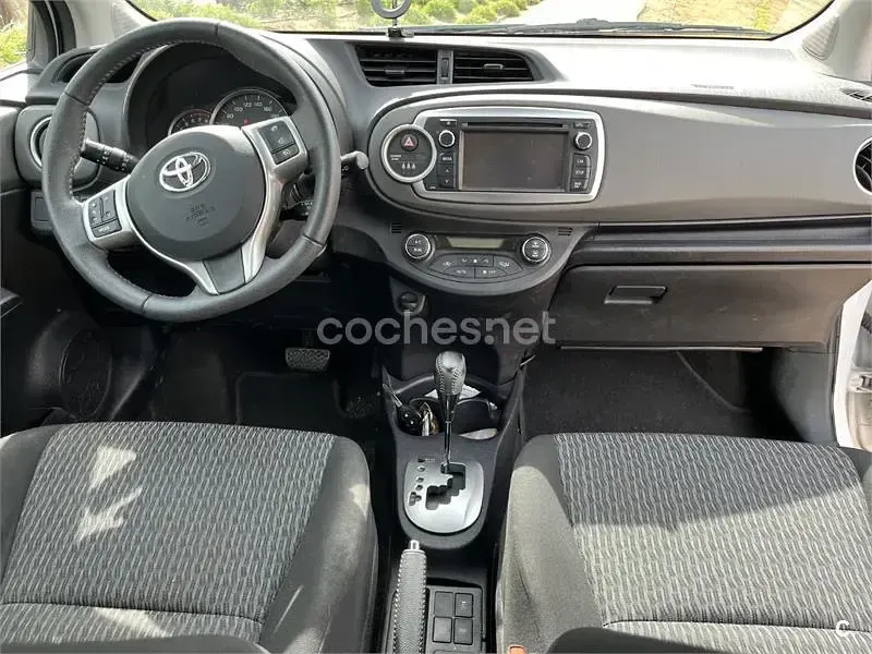 Usado Toyota Yaris Active 99 CV (72 kW) 2013 Blanco Utilitario