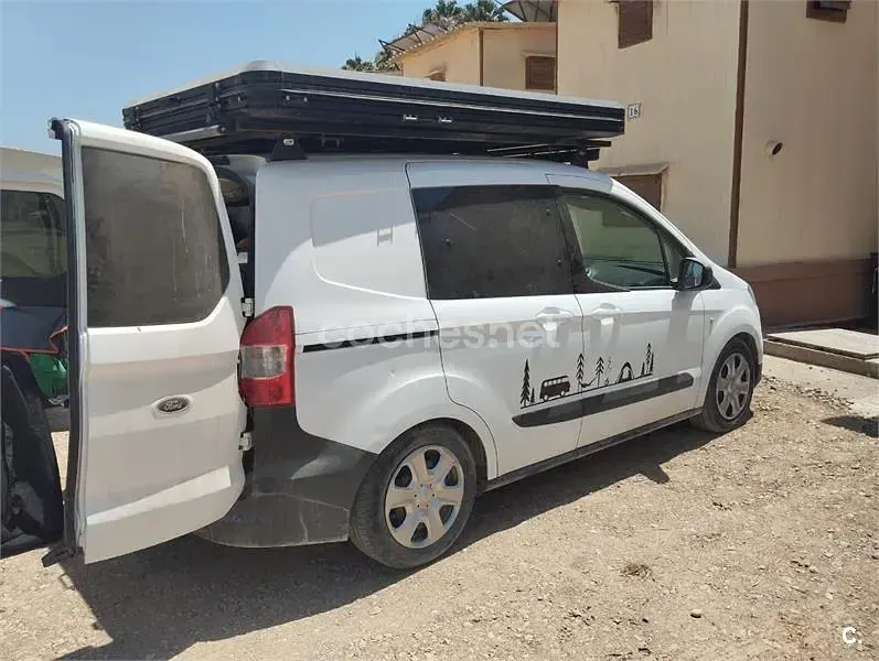 Usado Ford Tourneo Courier Ambiente 75 CV (55 kW) 2020 Blanco Monovolumen