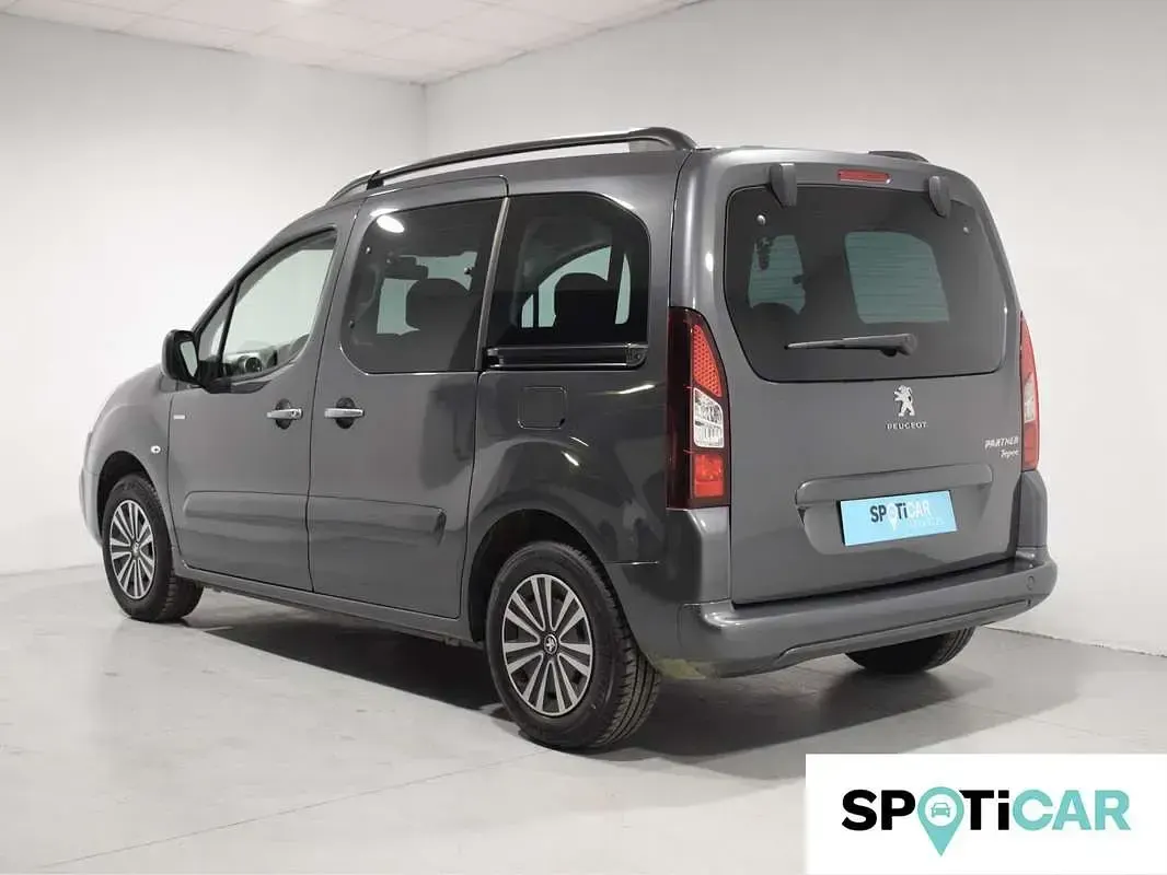 Usado Peugeot TePee Style 99 CV (72 kW) 2018 Gris Van