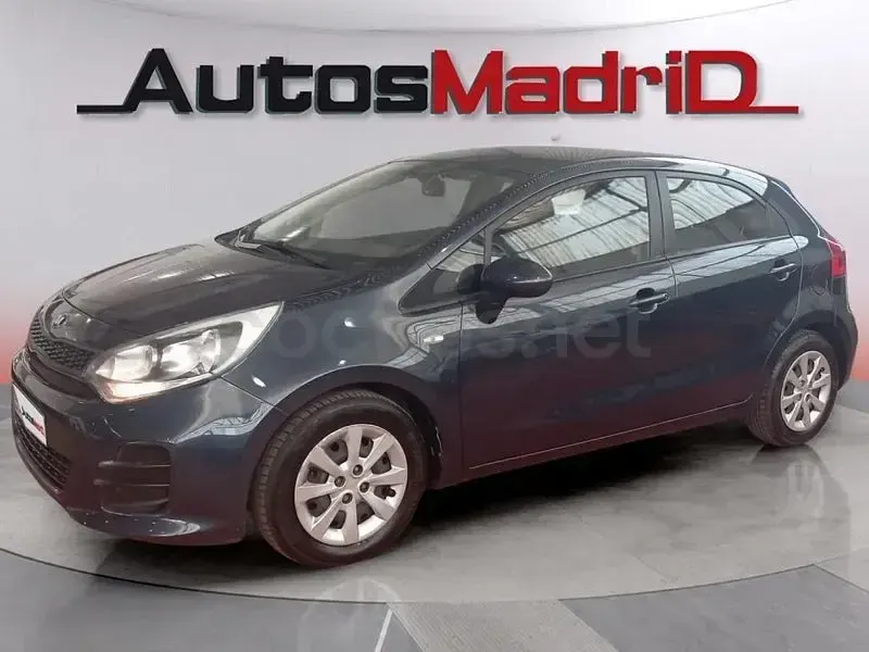 Usado Kia Rio 75 CV (55 kW) 2015 Azul Berlina