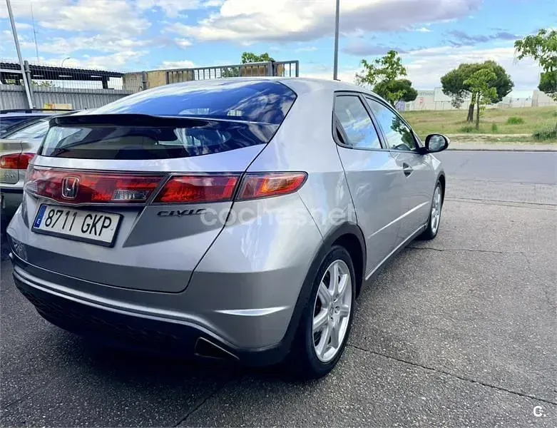 Usado Honda Civic Executive 140 CV (102 kW) 2009 Gris / plata Berlina